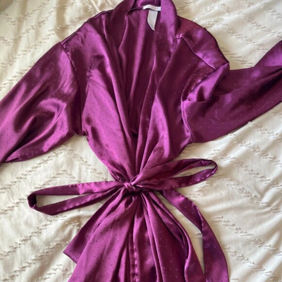 Purple Robe - Picture 1 of 7